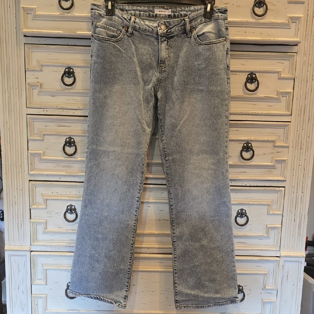 Stylish Gray Straight Leg Jeans